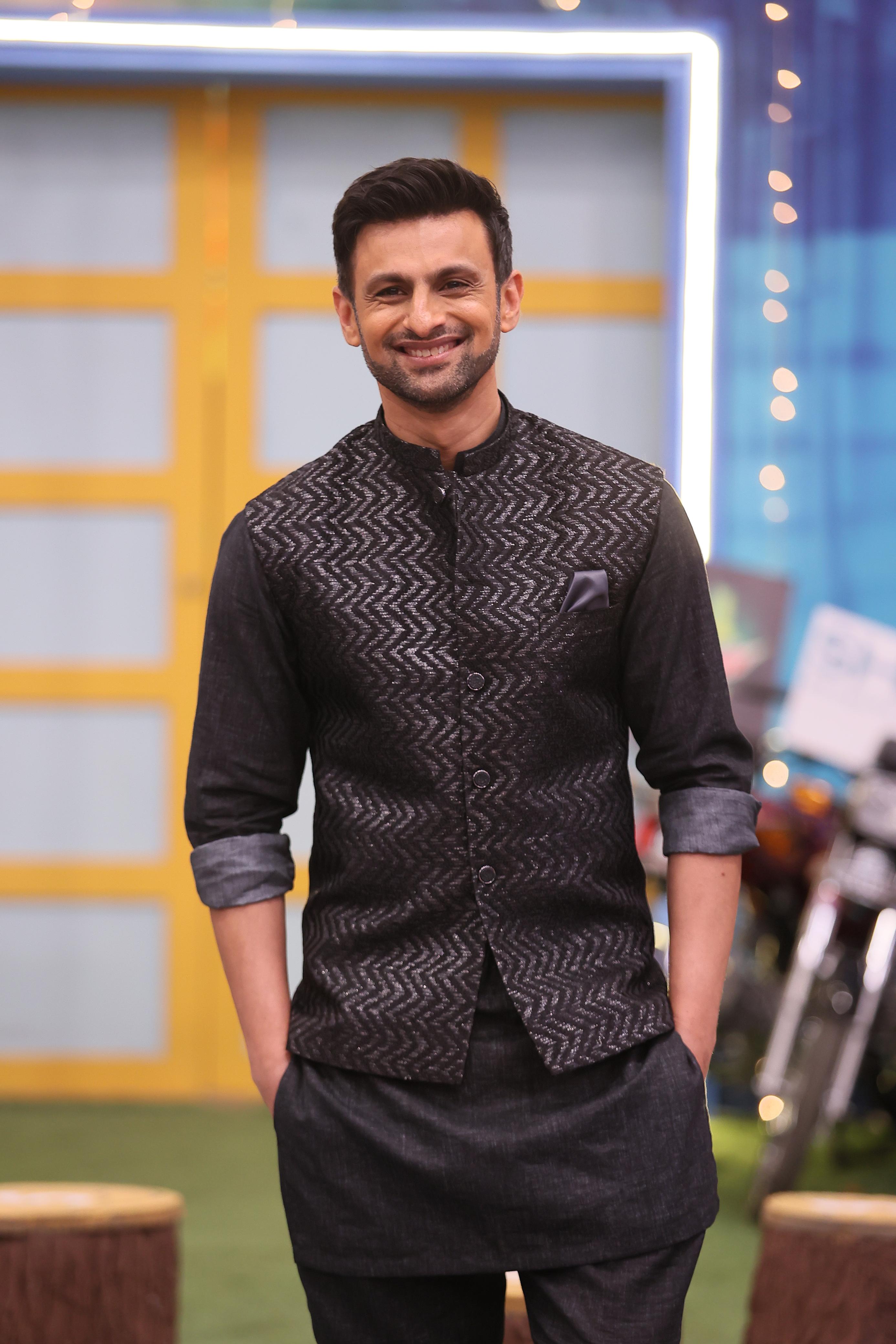 CHARCOAL AND BLACK MIXTURE WASIT COAT