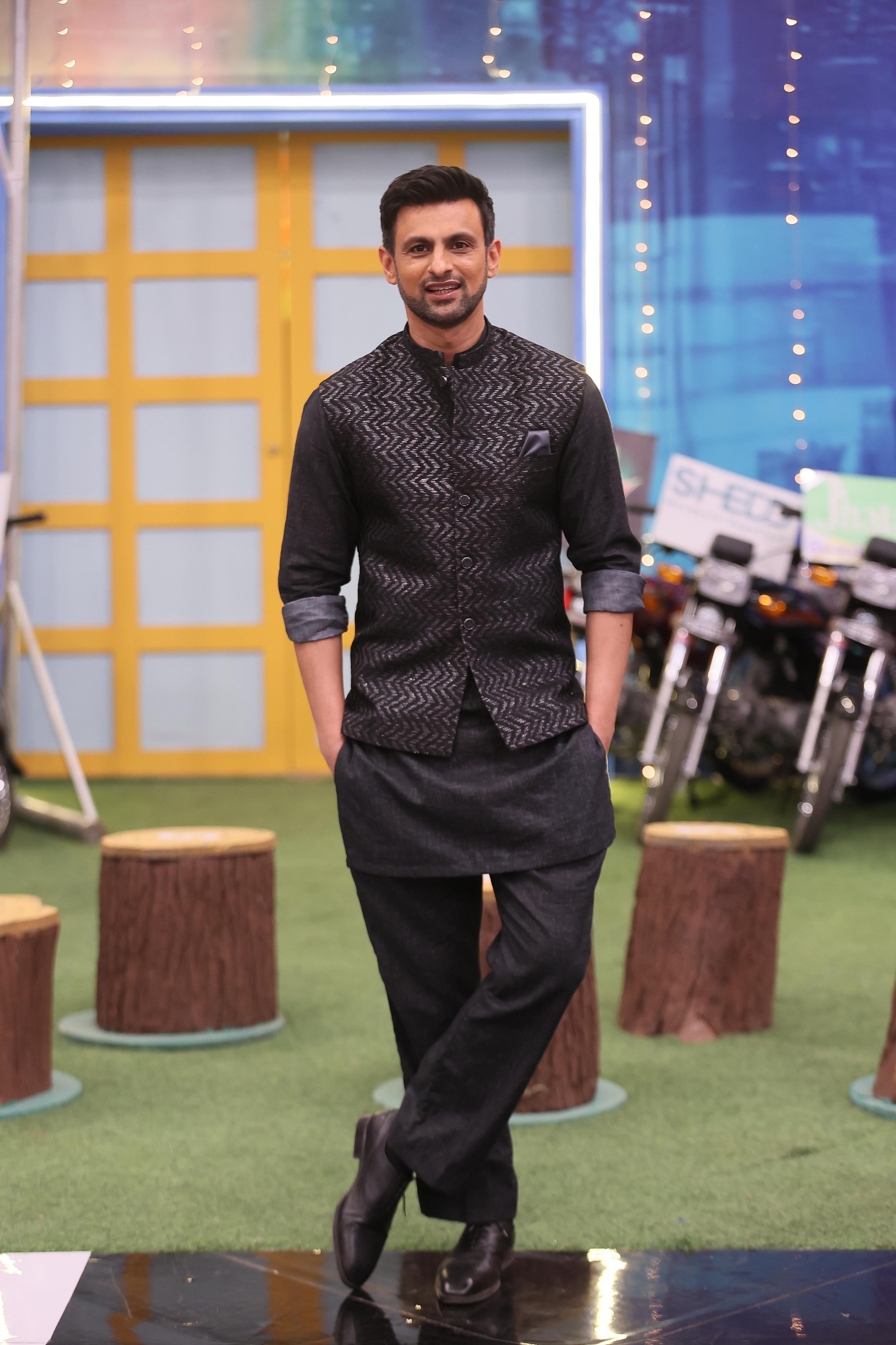 CHARCOAL AND BLACK MIXTURE WASIT COAT