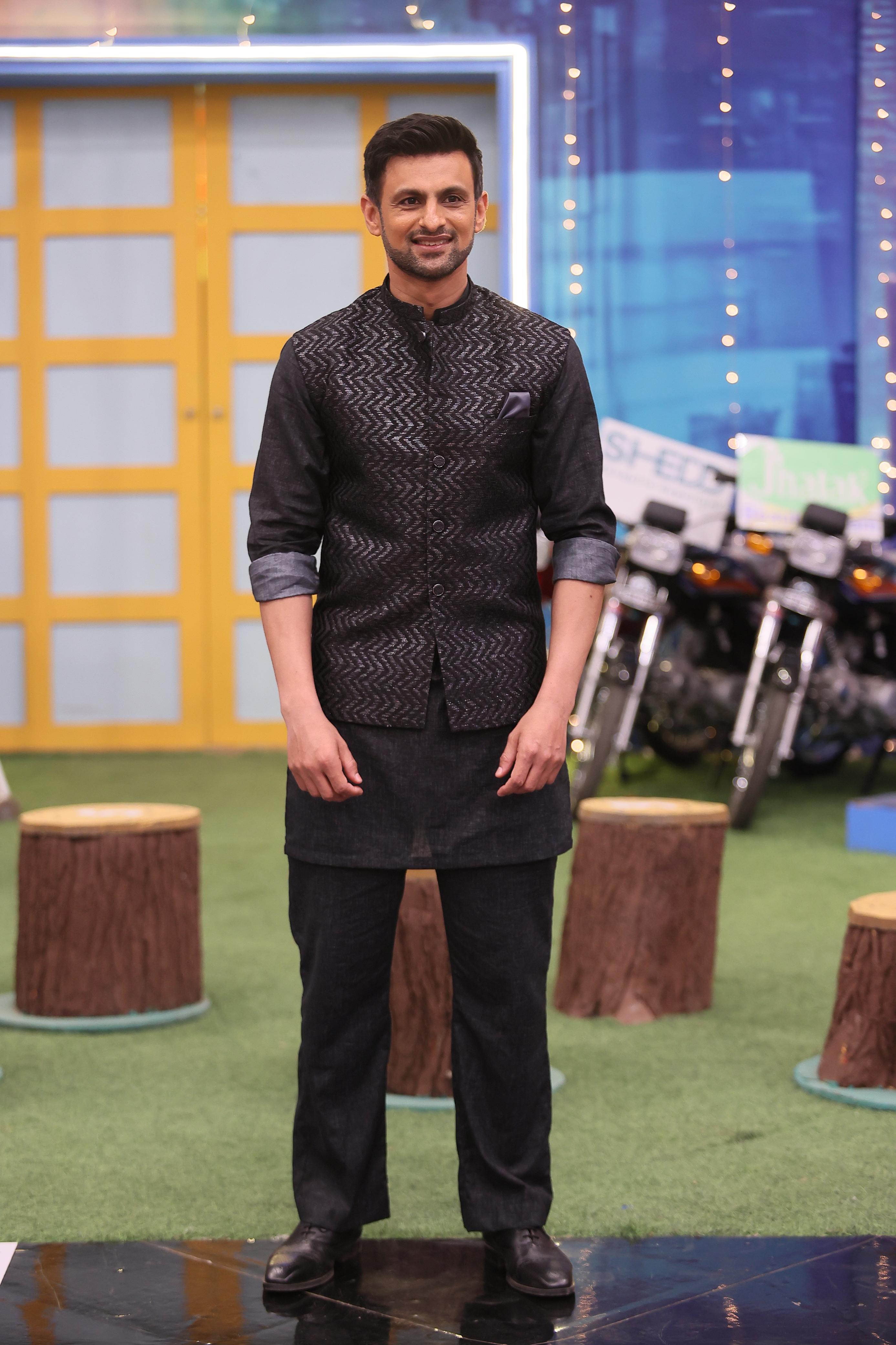 CHARCOAL AND BLACK MIXTURE WASIT COAT