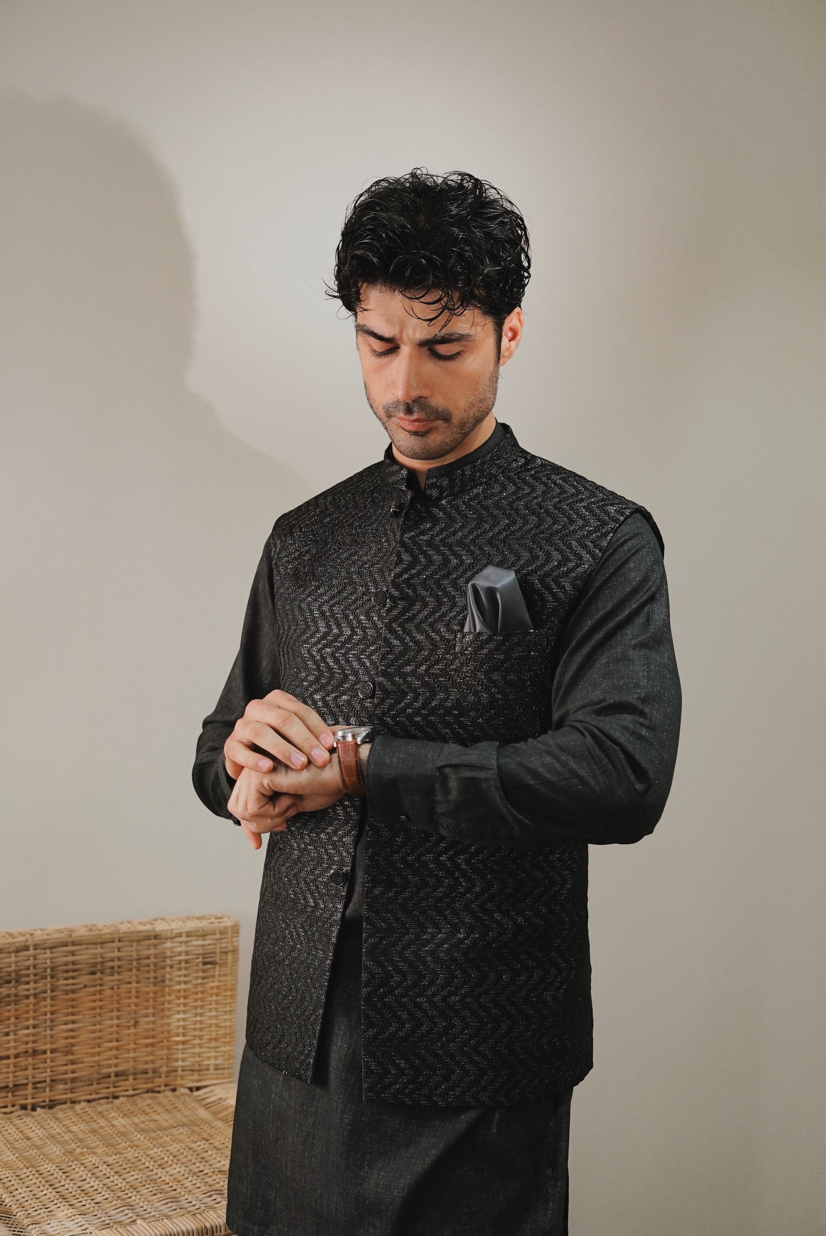 CHARCOAL AND BLACK MIXTURE WASIT COAT