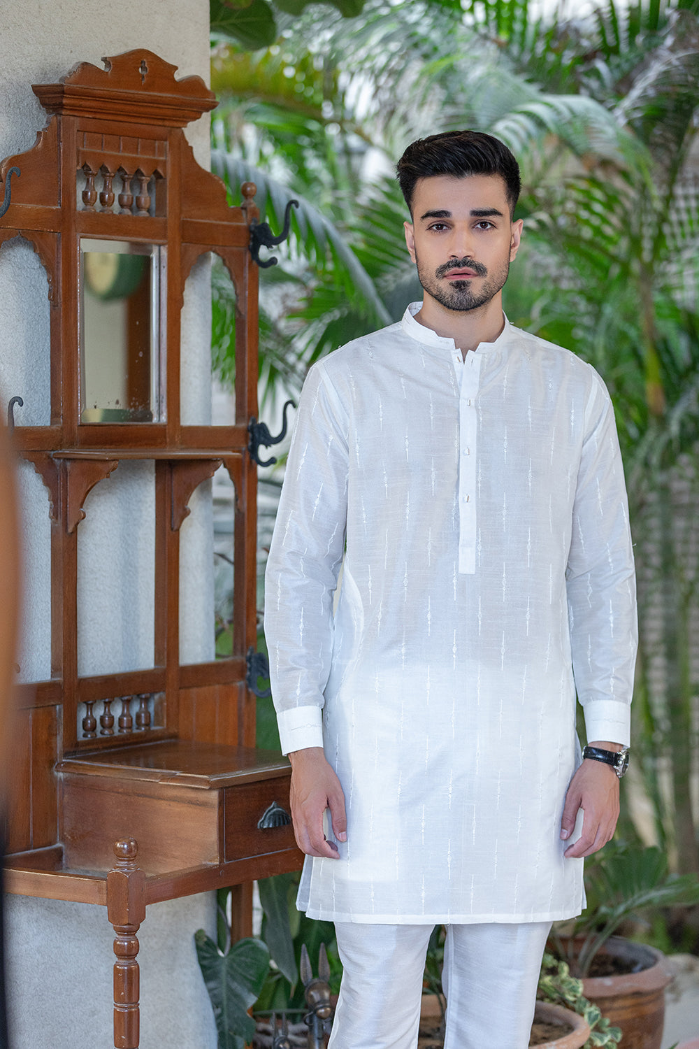 White Boti Embroidered Kurta